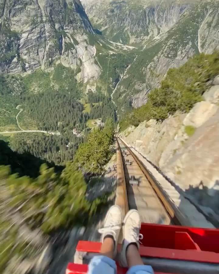 Awesome Wonderful Natureのインスタグラム：「Heading into the weekend like😱 TAG someone who'd try this! 🇨🇭 Video by @sahquart   Music by: Calvin Harris - Feel So Close 🎶」