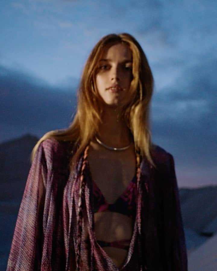 イザベルマランのインスタグラム：「Flowing materials and feminine silhouettes. @riannevanrompaey wearing the AMETISSA silk blouse stars in the new #IsabelMarantSS22 campaign shot by @harleyweir.   Follow the link in bio for more.  #IsabelMarant」