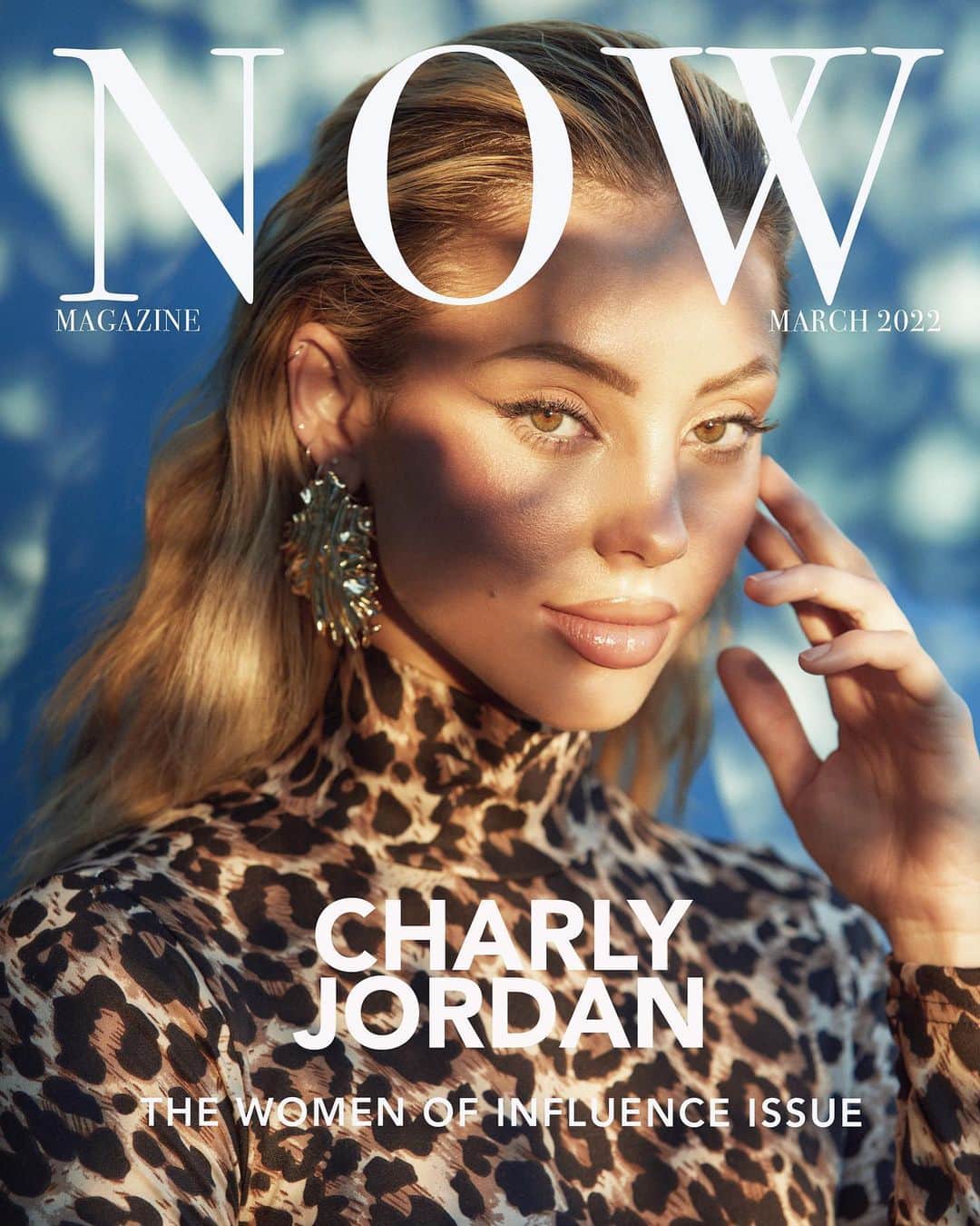 チャーリー・ジョーダンのインスタグラム：「Thanks @nowmagazinela for my first cover of the year ✨ and on the same day as our new @beautyinpain hoop earring drop!  Team  @veronicasams @jmarxy @makeupbyashsimmons @nowmagazinela @haileybailey0」