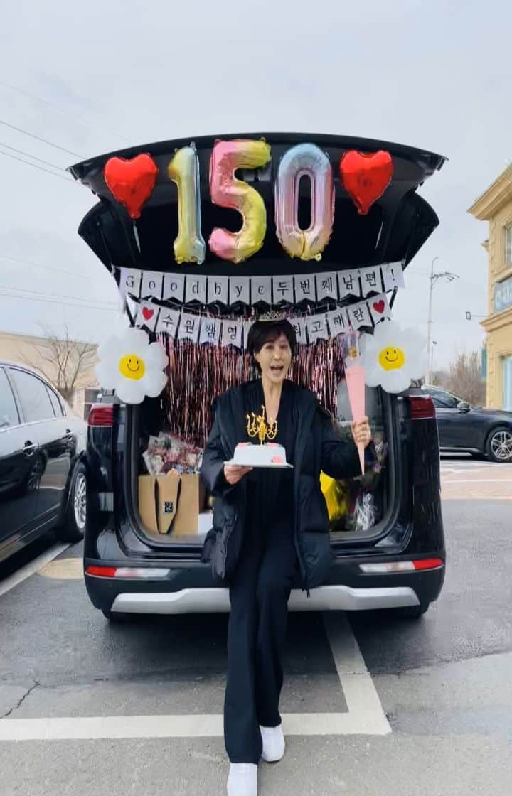 チ・スウォンのインスタグラム：「너무 고마운거 아녜요? 어우 어! 너무 좋아!!!!  #마지막촬영 #울식구 #승주지혜주하하하 #드엔 #전미연원장 #김은비실장  #두번째남편 #모두들너무감동이야 #니들은사랑입니다♡」