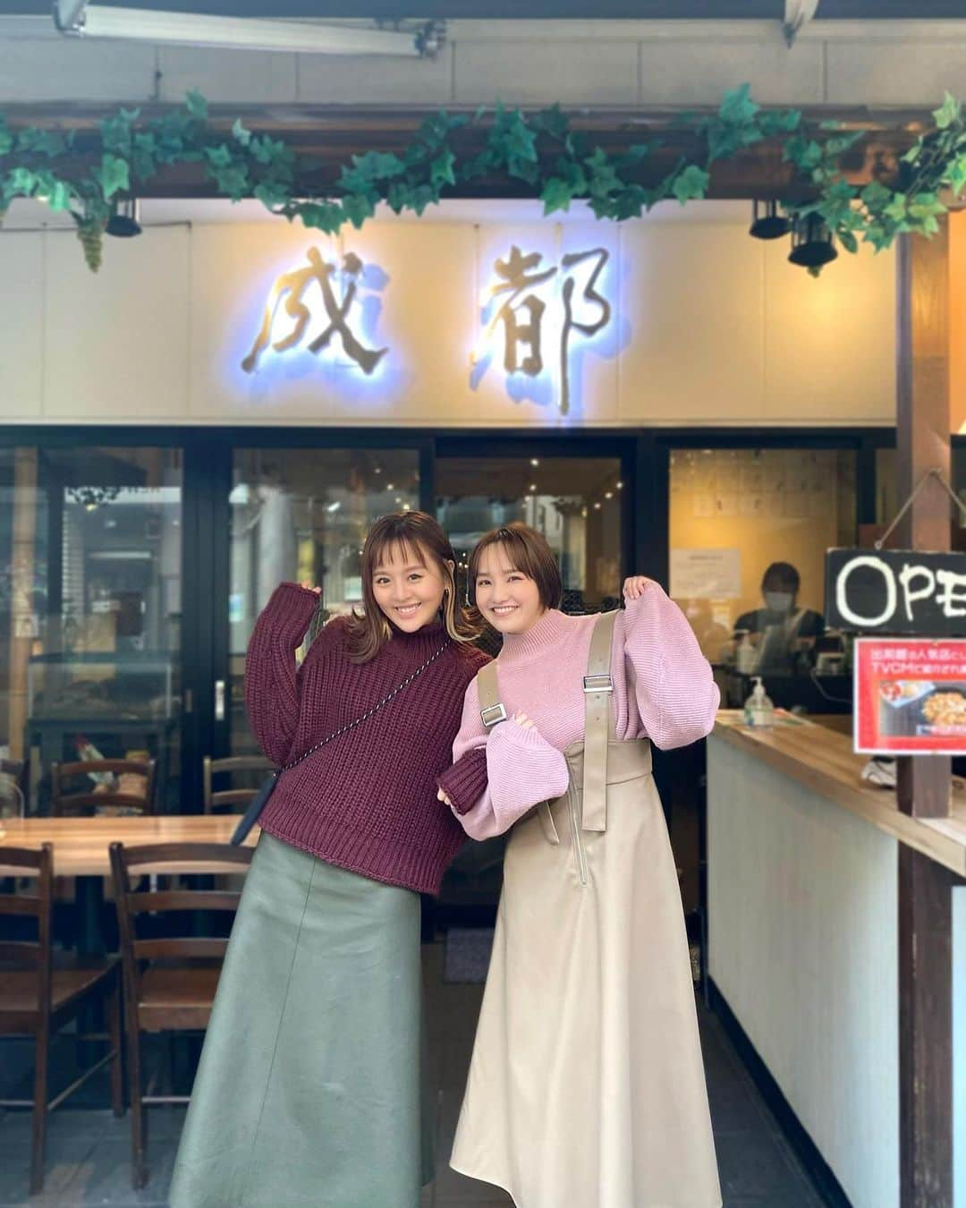 真鳳つぐみさんのインスタグラム写真 - (真鳳つぐみInstagram)「1ヶ月前のある日💓 大切な愛する同期❤️ 千秋楽も駆けつけてくれて…✨✨ いつもいつも優しさを本当にありがとう💓 心からの愛を込めて…✨  #真衣ひなの #大切な同期 #インスタの開設方法 #全部教えてくれました😂 #優しい #可愛い #大好きな人❤️」3月17日 21時46分 - mahotsugumi