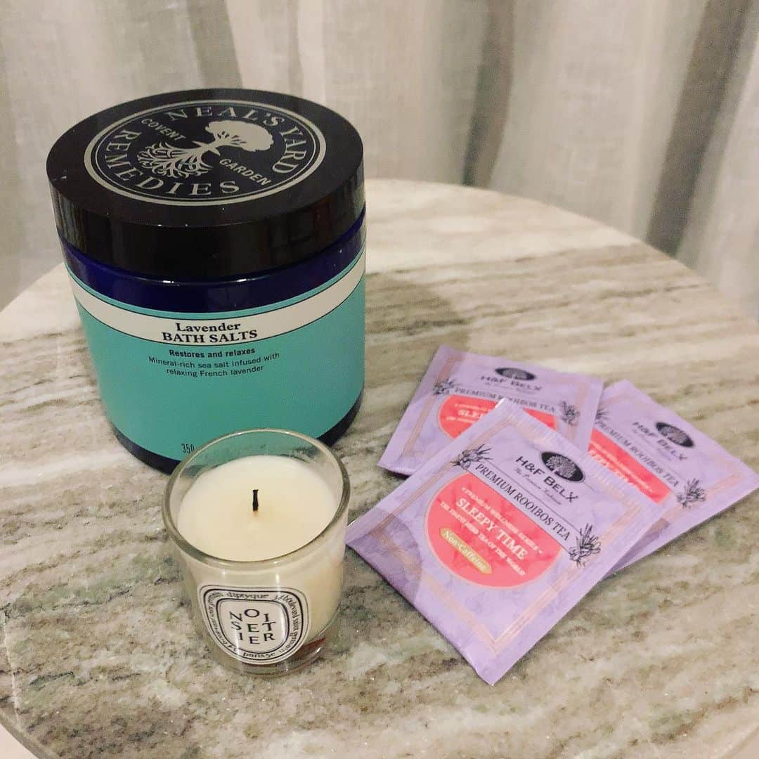 伊藤千晃さんのインスタグラム写真 - (伊藤千晃Instagram)「最近の私の、夜のルーティン🌙  バスタイムはこれを使ってるよ🛀  @nealsyard_jp  "lavender bath salts "  精神的に疲れた時はここのラベンダーの香りで癒してもらってます♡ ⁡ そして、寝る前に少し暖かいハーブティーを飲みます🫖  @hfbelx  "ナチュラルスリーピー" カモミールのブレンドでホッ一息☺️  最後に、携帯を消してキャンドルで気持ちを落ち着けます🕯 ⁡@diptyque  ⁡  今日も爆睡できますように💤と願いを込めてベッドに向かいます😪笑 ⁡ 睡眠の質で次の日の元気が決まるから、 みんなも良い睡眠をとってね☺️  #睡眠　#睡眠の質  #夜のルーティン #バスソルト　#ハーブティー #キャンドル」3月17日 21時46分 - kikichiaki