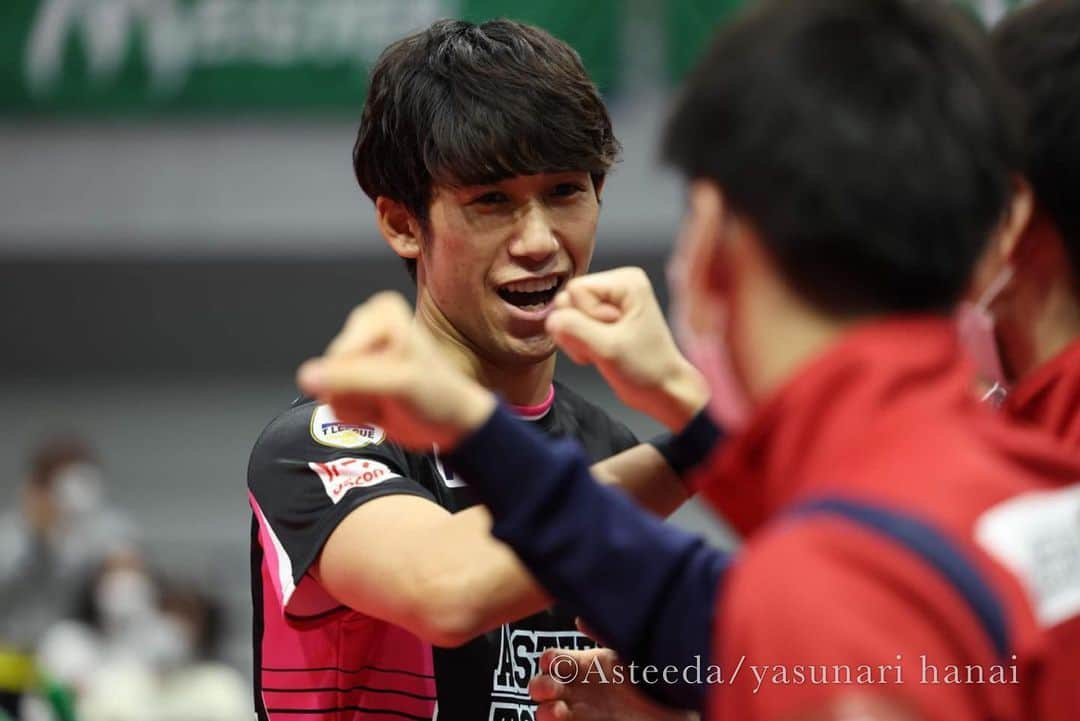 Yasunari Hanaiのインスタグラム：「琉球アスティーダ vs 木下マイスター東京  ノジマＴリーグ 2021-2022シーズン  2022年2月27日 会場：アリーナ立川立飛  #琉球アスティーダ #ryukyuasteeda  #卓球 #有延大夢 #木造勇人 #宇田幸矢 #戸上隼輔 #吉村真晴 #Tリーグ #スポーツフォト #スポーツ写真  #スポーツカメラ #スポーツ  #sportsphotographer  #sports   #タクミスポーツフォト #takumisportsphoto」