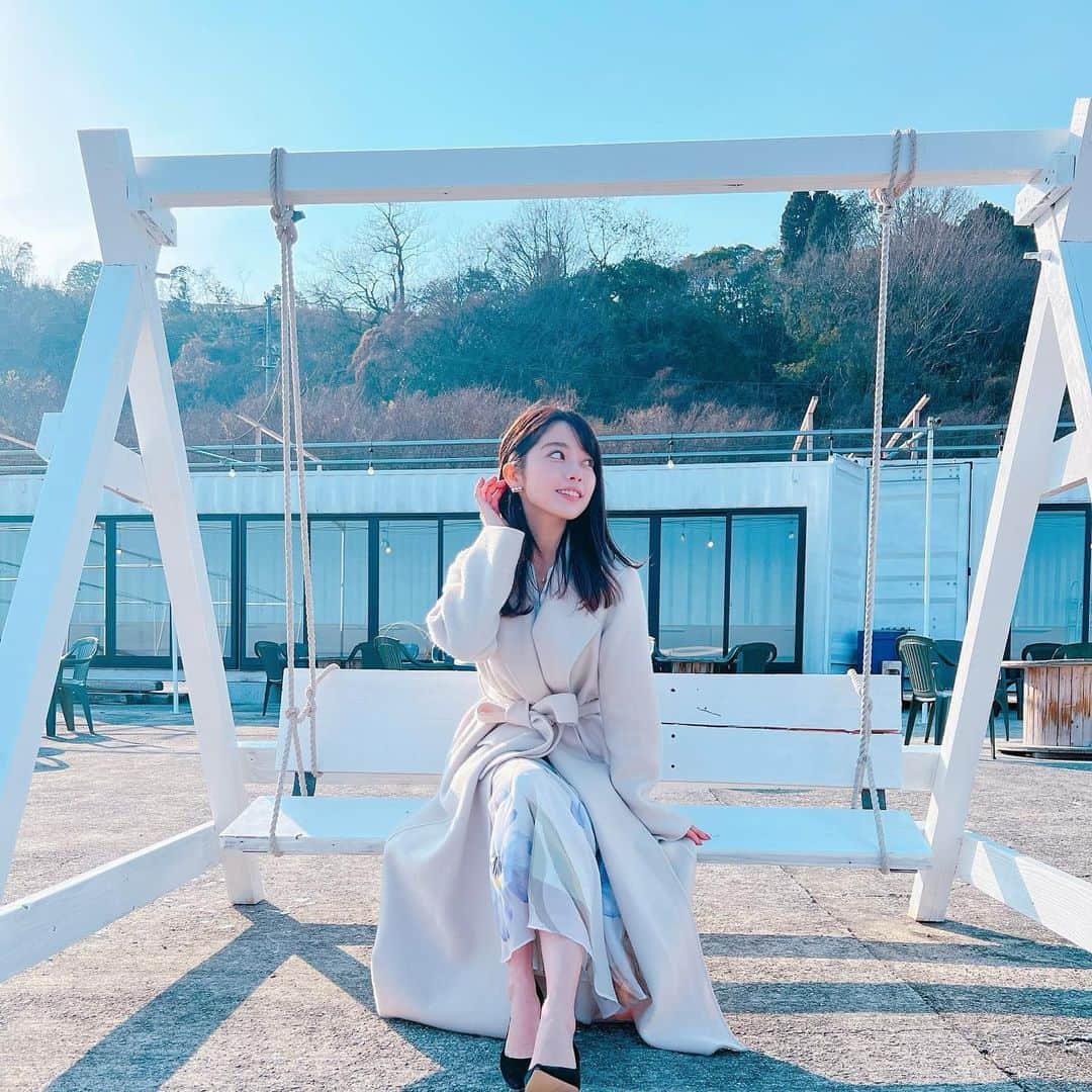 八幡美咲のインスタグラム：「波の音をききながら、 広島でとっておきの1枚が撮影できる スポット🏖♡  あす18日(金) 「5up!」の【ググッと。瀬戸内】 で放送されます✨  中四国地方でも 放送されます( * ॑˘ ॑* ) ⁾⁾  ぜひご覧下さい🥰  めちゃくちゃ癒される 海辺のカフェでした(⑉• •⑉)  🐶も連れていけるし、 バイクで行ってもすごく気持ちよさそうな場所でした〜☺️🌸  #pizzaen #広島カフェ #広島グルメ」