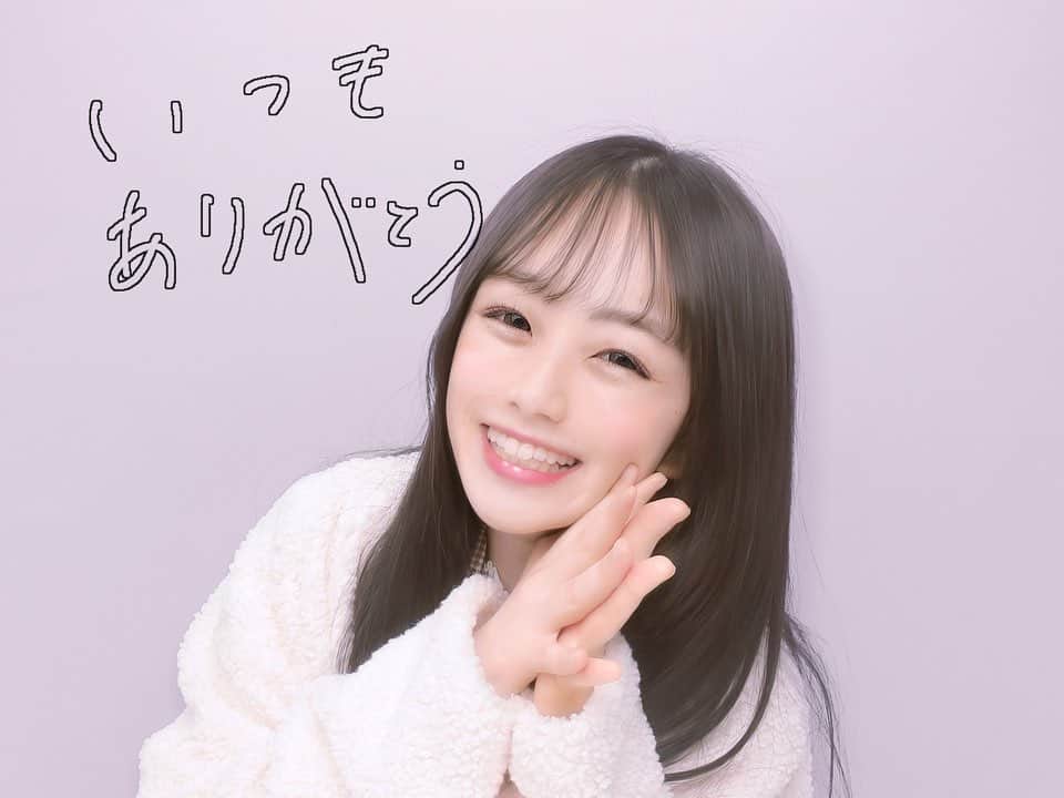 のインスタグラム：「フォロワーさん、8万人ありがとうございます😭♥️  中学校に入ってから、自分で投稿するようになったインスタ🕊  いつの間にか、沼にハマっていたような気がします笑  これからは、できるだけ毎日投稿目指して頑張ります！！💪♥️  ちなみに！ このプリクラは今日のぼっち買い物の時に撮ったピンプリです🌩 緊張したけど、1人も楽しかった～🤍 見てない方はぜひ見てみてください👀！   #ひまひまチャンネル #ひまひま #プリクラ」