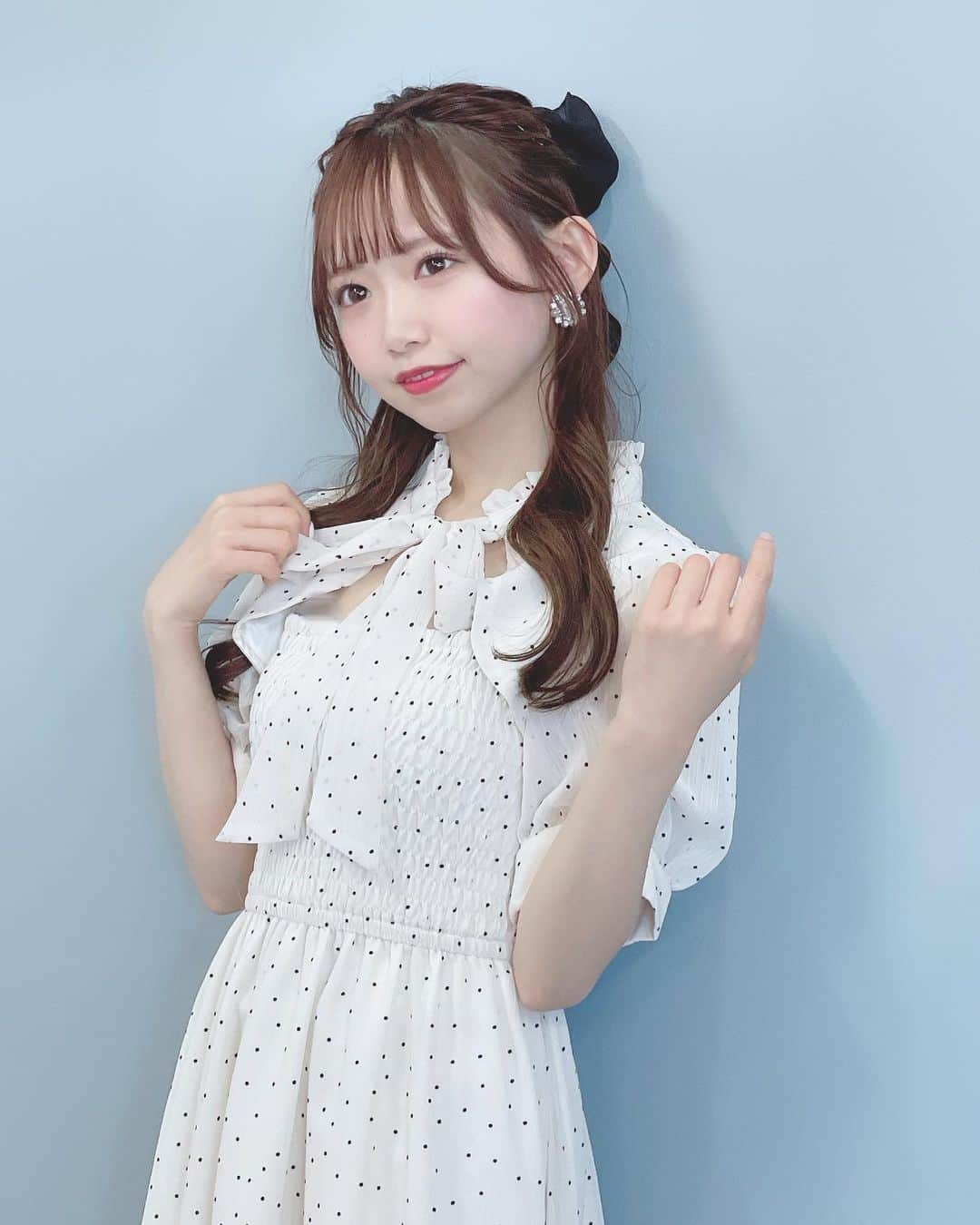 畑美紗起のインスタグラム：「胸元がこういう形になってるの 今年の流行りなのかなあ？かわい👗🤍  このホワイトにドットがどタイプなの！ 他のカラーもかわいいのだけど…🤤  みんなだったら何色がすき？  #春コーデ #ワンピース #ファッション #今日のコーデ #ラストアイドル #畑美紗起 #ワンピースコーデ #fashion #fashiongram #fashionista #ootd  #ootdfashion  #instafashion #dailylook #hairstyle #outfit #hair #onepiece #japanesegirl #japanese」