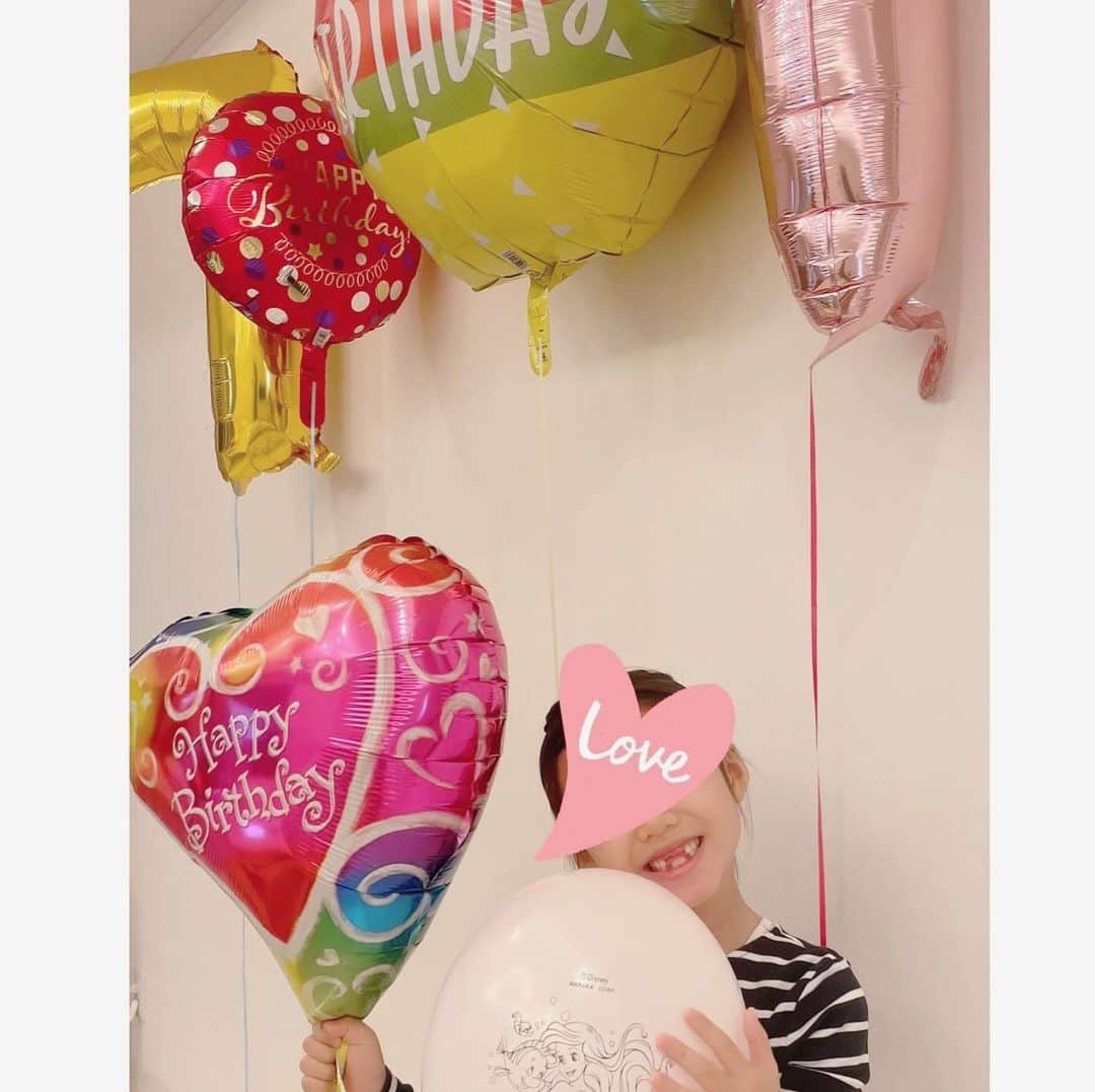 安めぐみさんのインスタグラム写真 - (安めぐみInstagram)「今日は、娘の7歳のお誕生日でした🎂✨  いつも笑顔いっぱい、 そしてどんどんとお姉さんに☺️  おめでとう☺️🎂💓  #7歳 #happybirthday  #おめでとう #ありがとう」3月17日 22時45分 - yasu_megumi_official