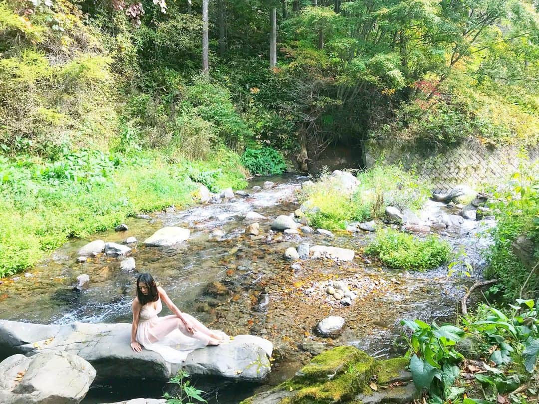 片山萌美のインスタグラム：「🌿  懐かしい写真👀💫  #自然のなかで微睡んで  #オフショット　 #moemikatayama」