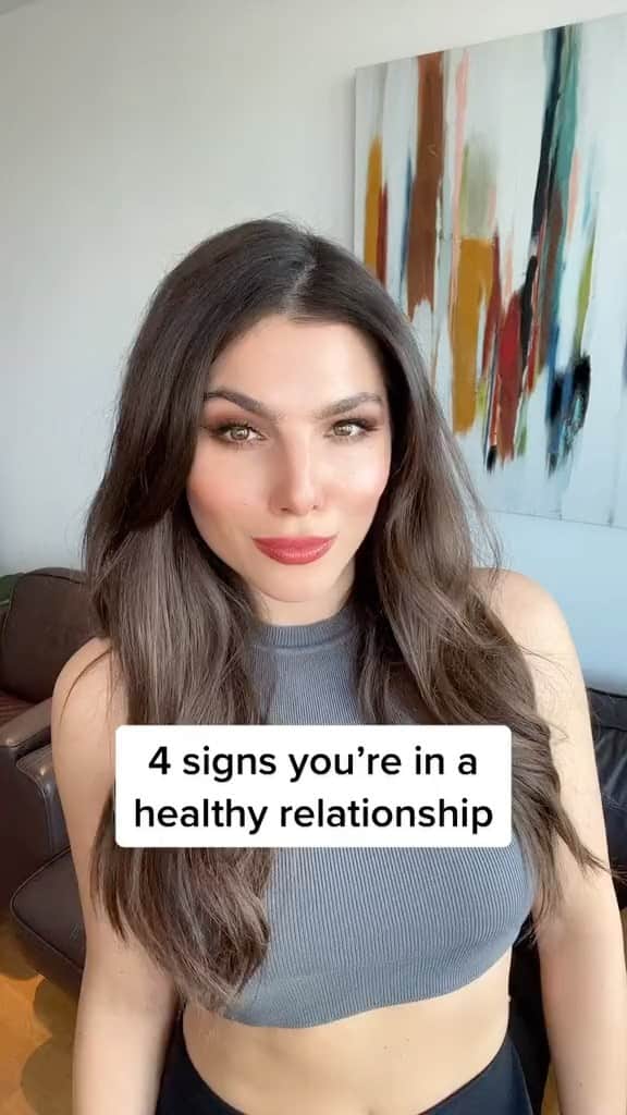 スティナ・サンダースのインスタグラム：「4 signs you’re in a #healthy #relationship ❤️」