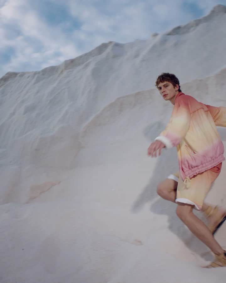 のインスタグラム：「Contemporary menswear in bright new colors. @leondame stars in the new #IsabelMarantSS22 campaign shot by @harleyweir.   Follow the link in bio for more.  #IsabelMarant」