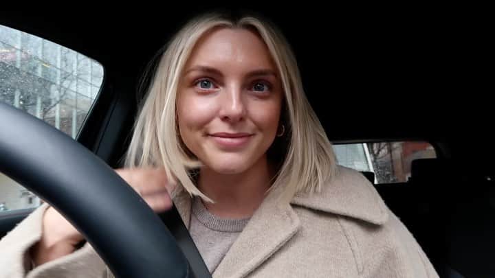 Estée Lalondeのインスタグラム：「What I got up to last week 💁🏼‍♀️ A 26 minute vlog is up on youtube.com/esteelalonde #linkinbio」