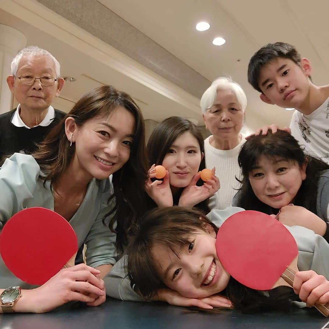 のインスタグラム：「宿にあったら、絶対やっちゃうやつー🏓  #卓球 #家族旅行 #ママ #ママモデル #モデル #mama #mamamodel #model」