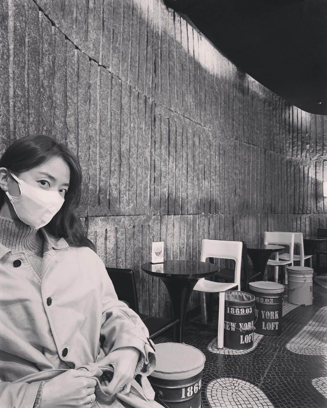 東麻美さんのインスタグラム写真 - (東麻美Instagram)「御影石の喫茶店☕️  #teatime #stone #喫茶店」3月18日 14時00分 - asamihigashi