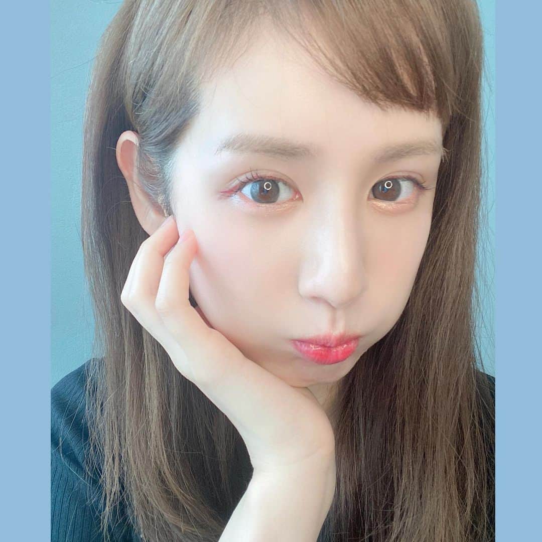 のインスタグラム：「. 昨日のカラコン👀 . POPLENS(@poplens_official) ムードナイトワンデーのグレーでしたっ。 . レンズだけ見るとフチがくっきりしているように見えるけど、装着してみると自然なグラデーション🌱 . グレーカラコンなのに黒目がち感を残してくれて、ハーフ顔寄りになりすぎなくてとてもお気に入りになりました🥺 . . . #POPLENS  #ポップレンズ #カラコンレポ #ムードナイトワンデー #グレーカラコン #moodnight」