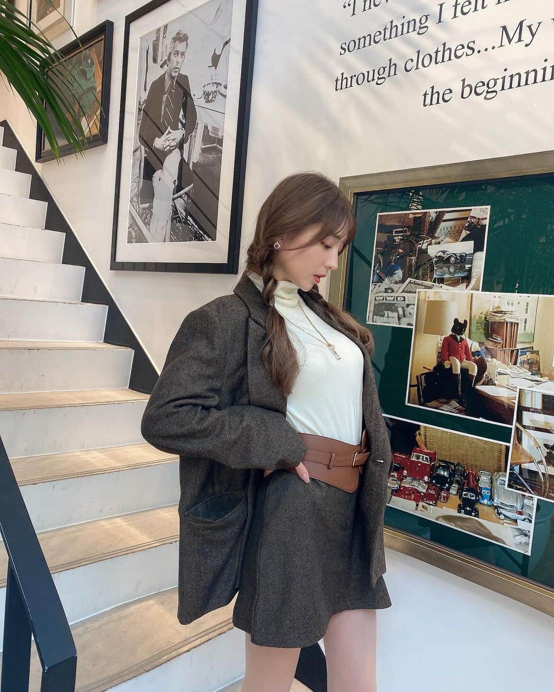 堀尾実咲のインスタグラム：「ACYM( @acym_official ) コーデ🧸🤎  ジャケットもスカートも 形きれいだよーっ😍  ACYMのお洋服可愛い上に スタイルアップして見えるから だいすき💓  🔍https://www.acym.jp/sp/  #ralphlauren #ralphscoffee #acym #ラルフローレン #ラルフローレンカフェ #ラルフズコーヒー #銀座カフェ #アシーム #めろふく」