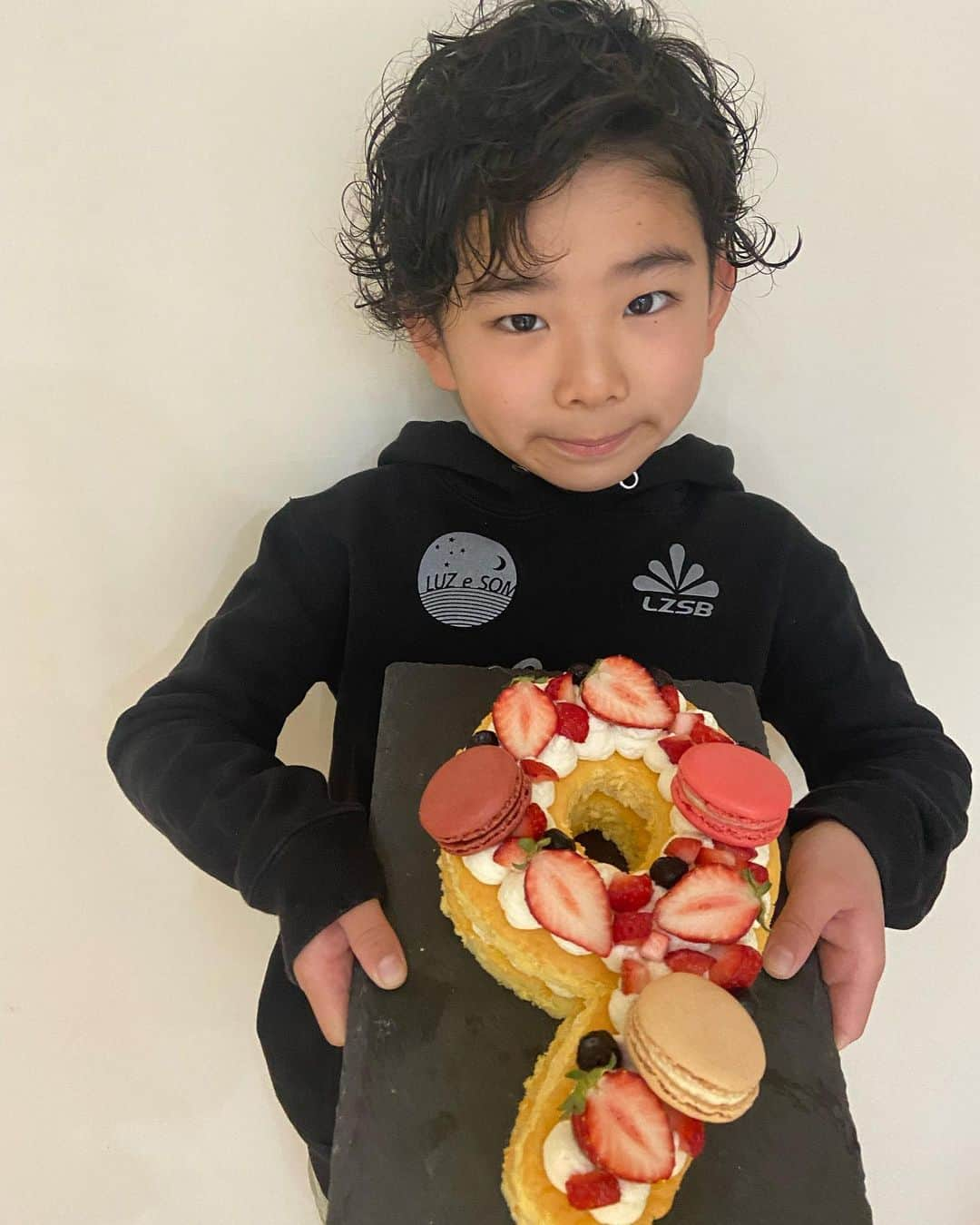 yu nakamura ヘアアレンジ hairarrangeさんのインスタグラム写真 - (yu nakamura ヘアアレンジ hairarrangeInstagram)「3/18 Happy birthday! My beautiful boy!  Thank you for being born.  Push towards your dreams!!!  #誕生日#早生まれ#ナンバーケーキ#一宮市#誕生日ケーキ」3月18日 8時10分 - desir_yu