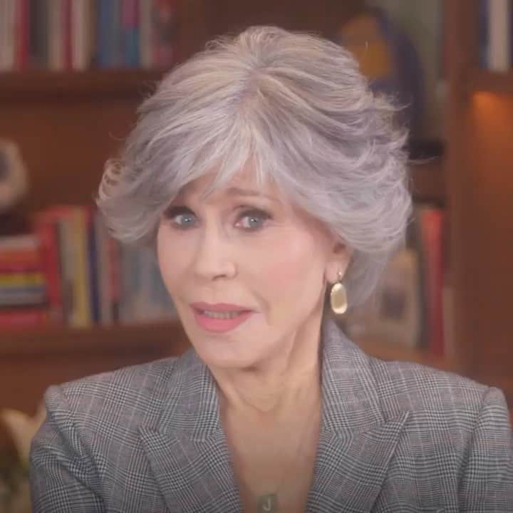 ジューン・ダイアン・ラファエルのインスタグラム：「8 years to cut fossil fuel emissions in half. That’s it. I’m joining @janefondaclimatepac in this fight. Does not matter what side of the aisle you are on. This impacts us all.」