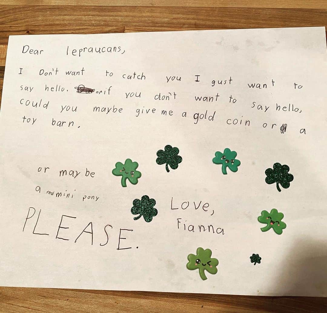 ダニー・マスターソンのインスタグラム：「Jus tryin to say hello…. Happy paddy’s day from #fiannafrancis my lil leprechaun. ☘️」