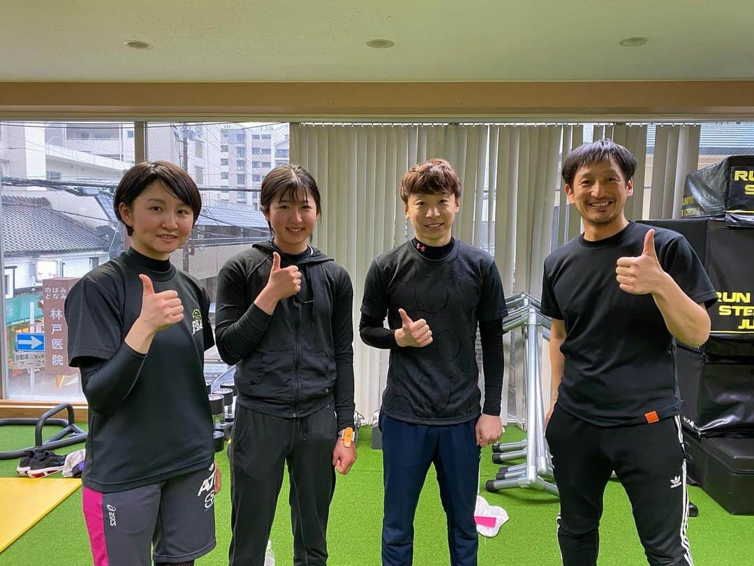 のインスタグラム：「先週の投稿を見てすぐに声をかけてきてくれて、早速一緒にトレーニングをしてきました(^^) 女性騎手としてもだけど、JRAを背負って立つ騎手に成長してほしい🏇 若いってほんとにいい！伸び代しかない！ 運動能力、運動神経にびっくりしました笑 後輩やけど娘みたいなもの、頑張ってほしい。 いいトレーニングができました‼︎  今週も頑張ります🏇  #古川奈穂 #今村聖奈 #八木スポーツジム」