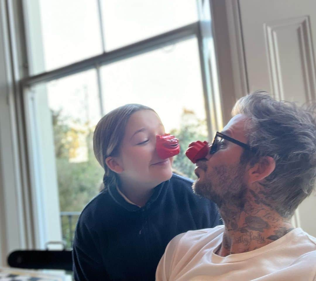 デビッド・ベッカムさんのインスタグラム写真 - (デビッド・ベッカムInstagram)「Happy Red Nose Day 🔴 from daddy & HarperSeven ❤️ @comicrelief」3月18日 16時54分 - davidbeckham