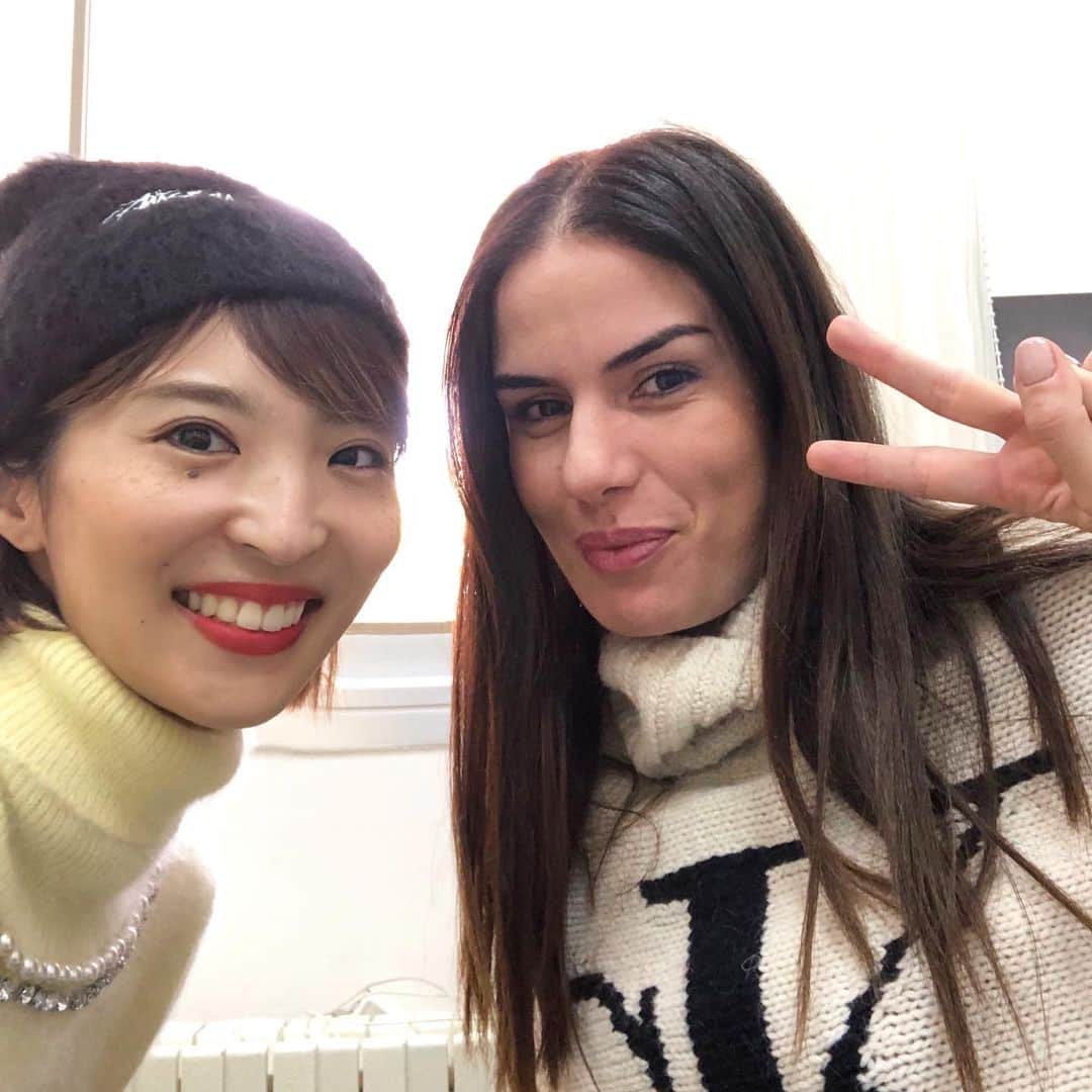 新田朝子さんのインスタグラム写真 - (新田朝子Instagram)「It’s a small world :)  国連でのインターンをはじめて、 新たな出会いが色々と🌸  彼女は、私と同じ大学院の同じコースに在籍しながら働いています。  まだ緊張しながら廊下を歩いていると、 呼びかけてくれて、 共通の友人や授業の話題で 盛り上がりました。  Thank you, Marwa :)  #大学院生 #新しいお仕事 #🇺🇳  #フリーアナウンサー #新田朝子 #エルサレム在住」3月18日 16時47分 - asako.nitta