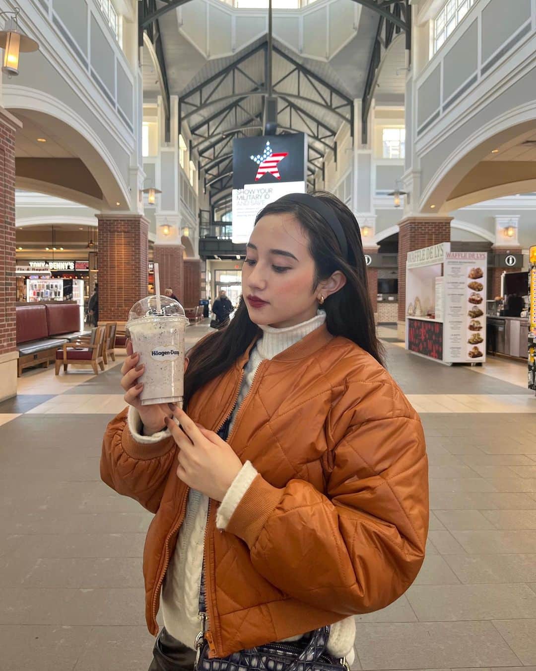 のインスタグラム：「このハーゲンダッツのシェイク美味しすぎてリピしてる🇺🇸🍦🤤♡」