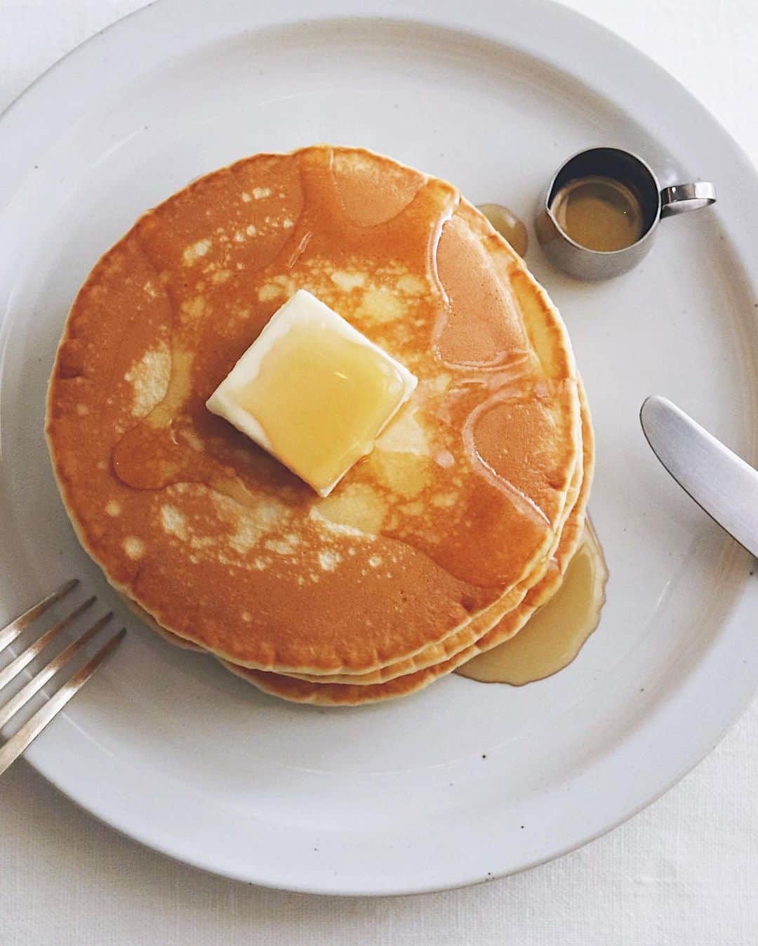 樋口正樹さんのインスタグラム写真 - (樋口正樹Instagram)「Pancake . 今日のおやつは妻作、 普通のホットケーキ。 シンプルにバターと メイプルシロップで。 . . . #ホットケーキ #パンケーキ #普通のホットケーキ #メイプルシロップ #pancake #pancakes」3月18日 17時49分 - higuccini