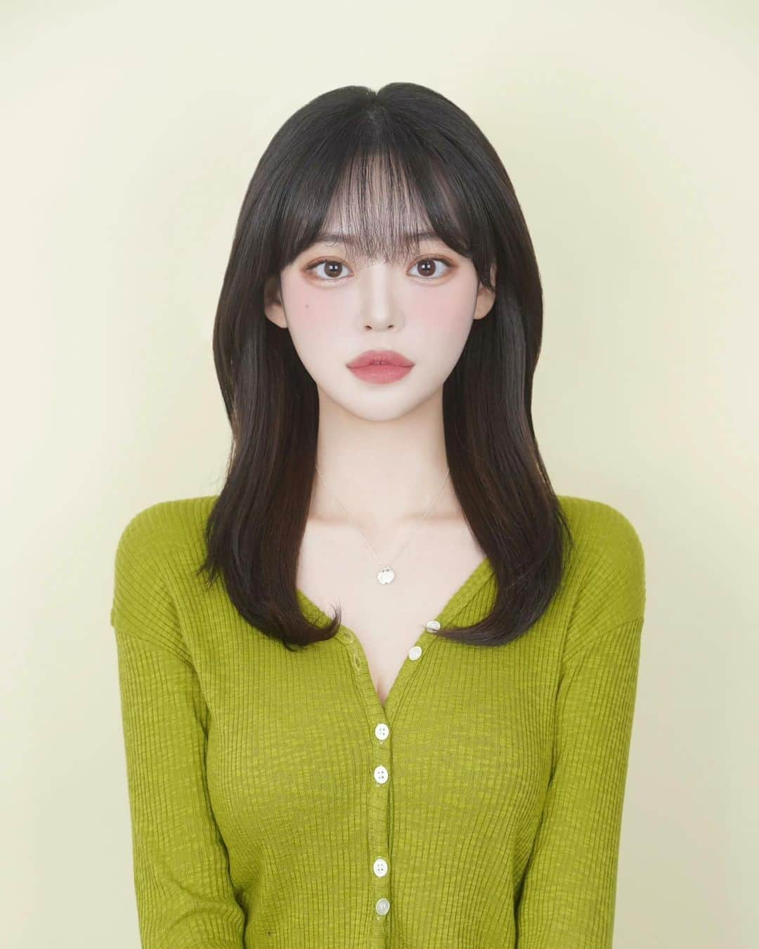 ウィ・ソンヒさんのインスタグラム写真 - (ウィ・ソンヒInstagram)「내 증사 가질 사람~~💛💚 @dontdostudio」3月18日 18時30分 - _seong_hee