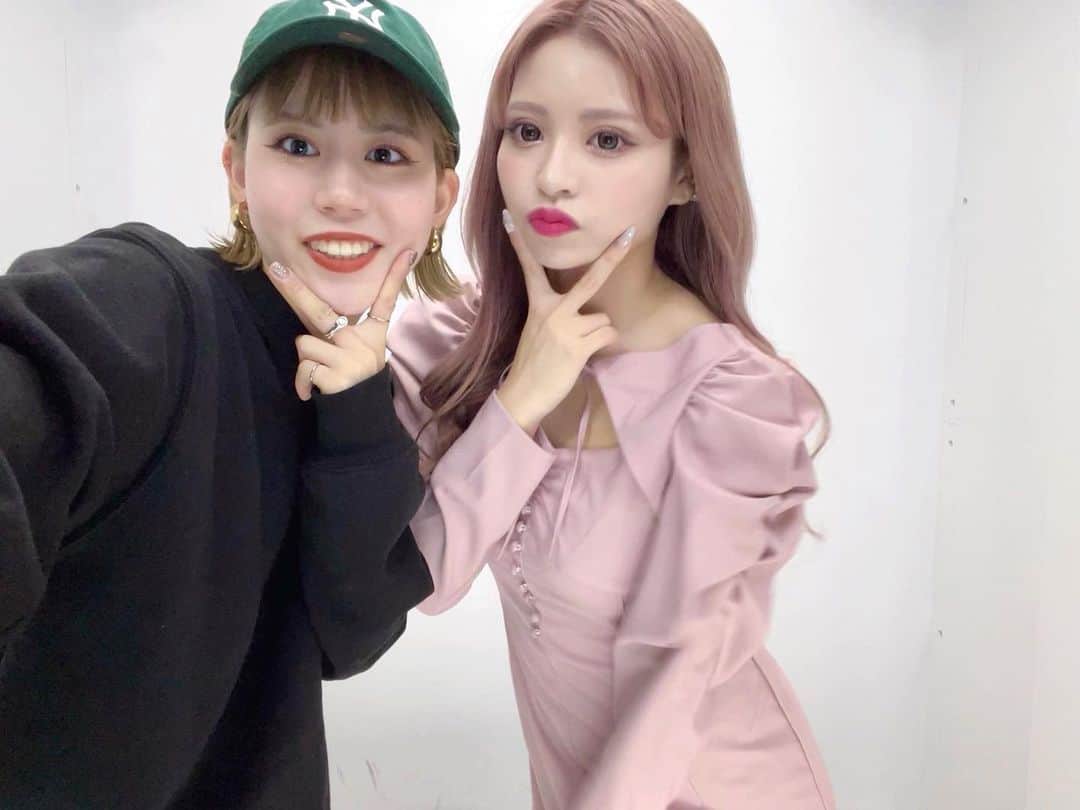 のインスタグラム：「. 会うたびに幸せな写真が増えていく💕 本当に大好きすぎるの🥰💓 キャップ似合いすぎて💯だよ❤️❤️」