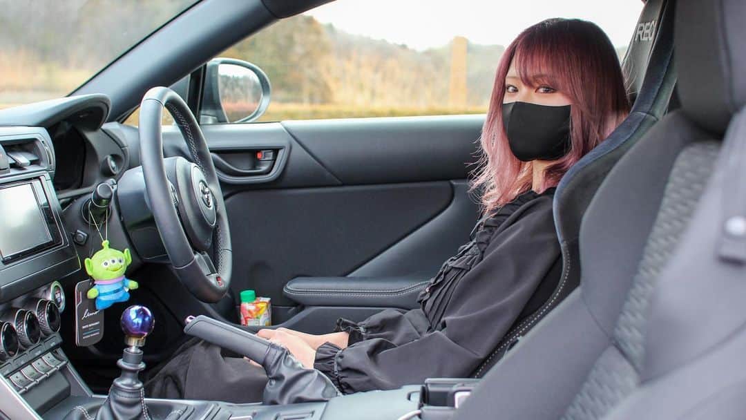 のインスタグラム：「動画出たよ😊  #車好き女子 #japanesegirl  #toyota #gr86 #新型86 #toyota86」