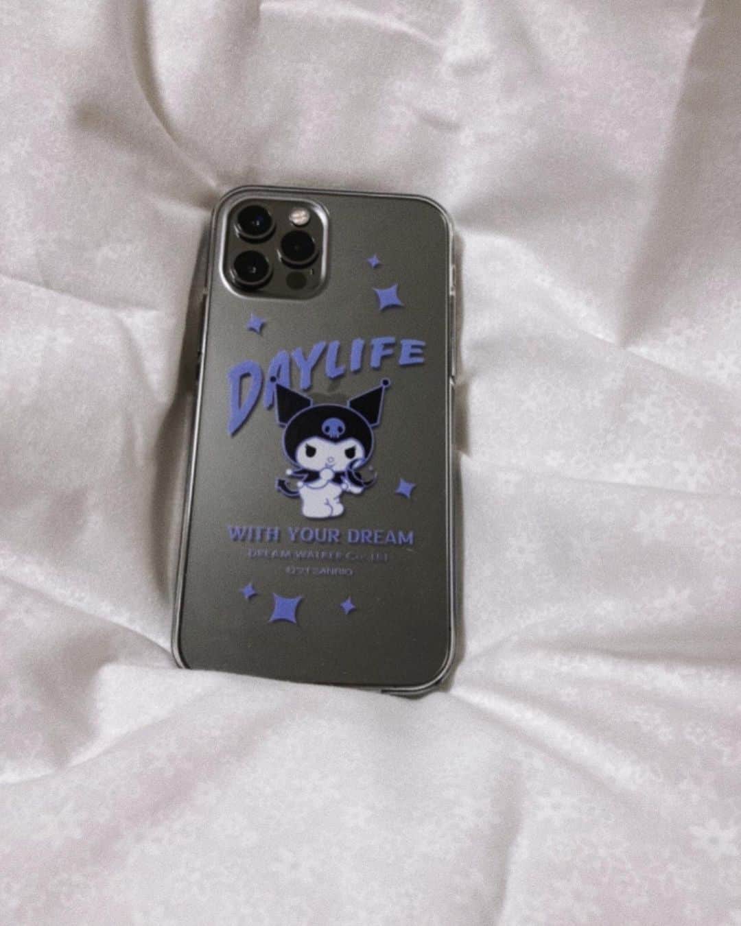 のインスタグラム：「クロミちゃんのスマホケースかわいい·͜·✌︎´- ・ ・  #デイライフ  #daylife  #スマホケース  #スマホケースブランド #スマホケースの中身  #スマホケースレディース #スマホケース人気  #くろみ  #クロミ  #くろみちゃん  #クロミちゃん  #オタ活  #pr」