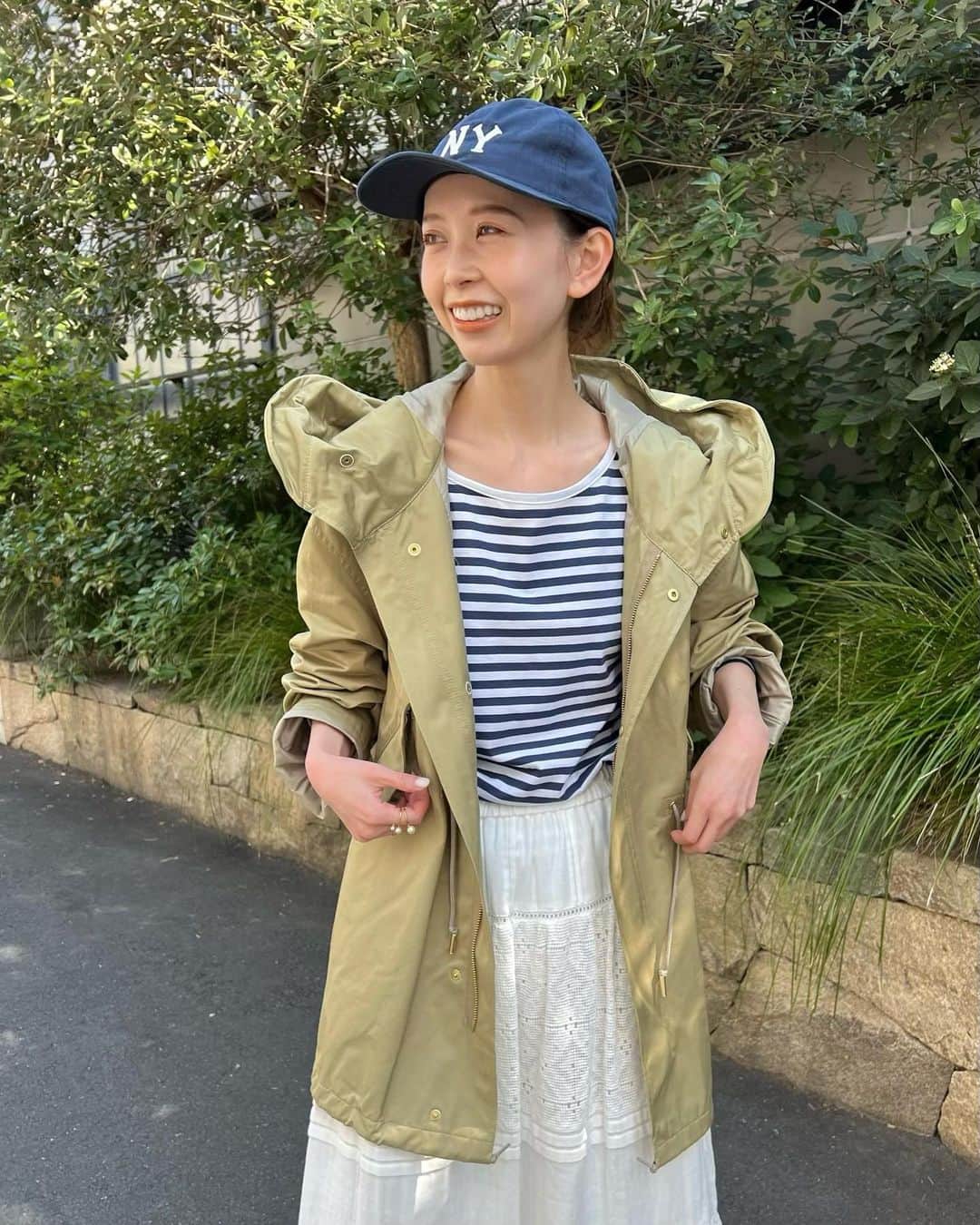 はれこのインスタグラム：「撮影後、 このボーダートップスをポチりました🥰🤍  @slobeiena  @leminor.fr  no.22070913002210 LE MINOR SLOBE別注ボーダーカットソー (ルミノアのカットソーばっかり買ってる😂笑)  -  写真のコーデは、 baycrew's storeにて公開中の 『人気ブランドの名物スタッフはこの春、何を着る？』 に掲載中です🐣 ぜひチェックしてみてください♡  あと、 こちらもストーリーズでお知らせしましたが JOURNAL STANDARD relumeの着こなしをまとめたブログも公開されました🦸‍♀️ こちらもぜひ♡  -  #slobeiena #スローブイエナ #baycrews #ベイクルーズ #2022ss」