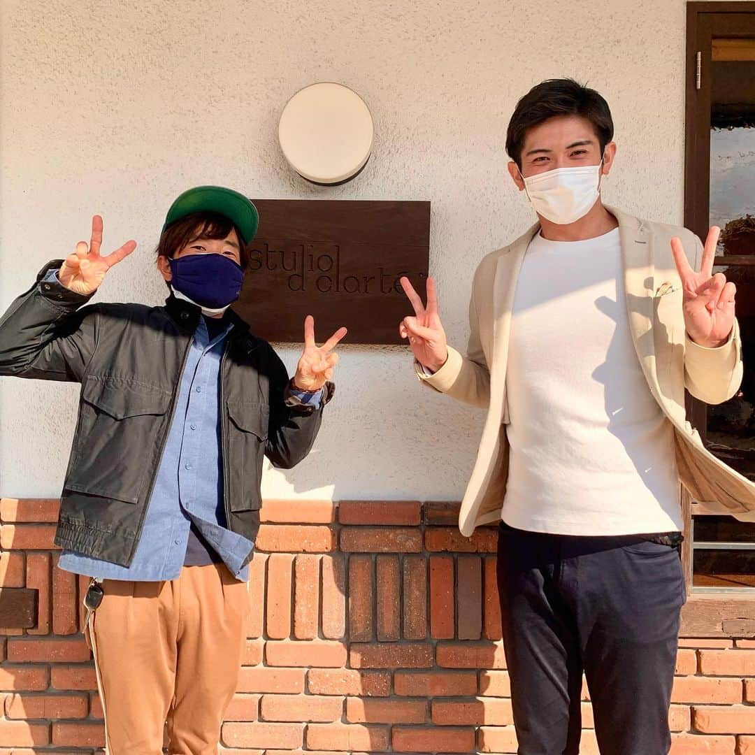 伊豆蔵将太さんのインスタグラム写真 - (伊豆蔵将太Instagram)「全国の若き料理人たちがNo.1の称号を目指す次世代スター料理人頂上決戦 「CHEF-1グランプリ2022」 . 愛知県代表として東海・北陸予選に出場するシェフの方を、愛知県住みます芸人の#小鈴木 さんと共に応援してきました！ . ちゃっかり、美味しいビールと料理もいただいてます。笑 . 明日の#ドデスカドようびデス で放送です。 是非ご覧ください！ . #CHEF1 #シェフ1グランプリ  #メーテレ #ドデスカ  #アナウンサー #伊豆蔵将太」3月18日 21時10分 - shota_izukura_nbn