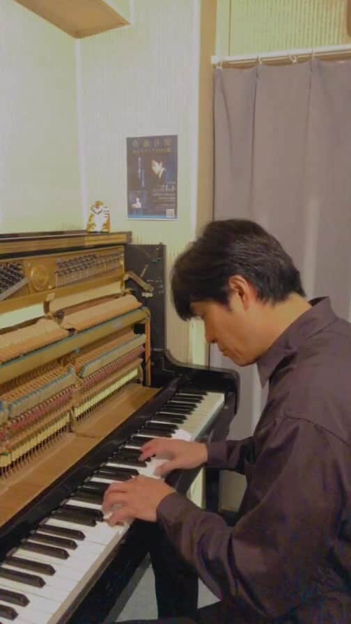 望月衛介のインスタグラム：「満月作曲。覗き見😉」
