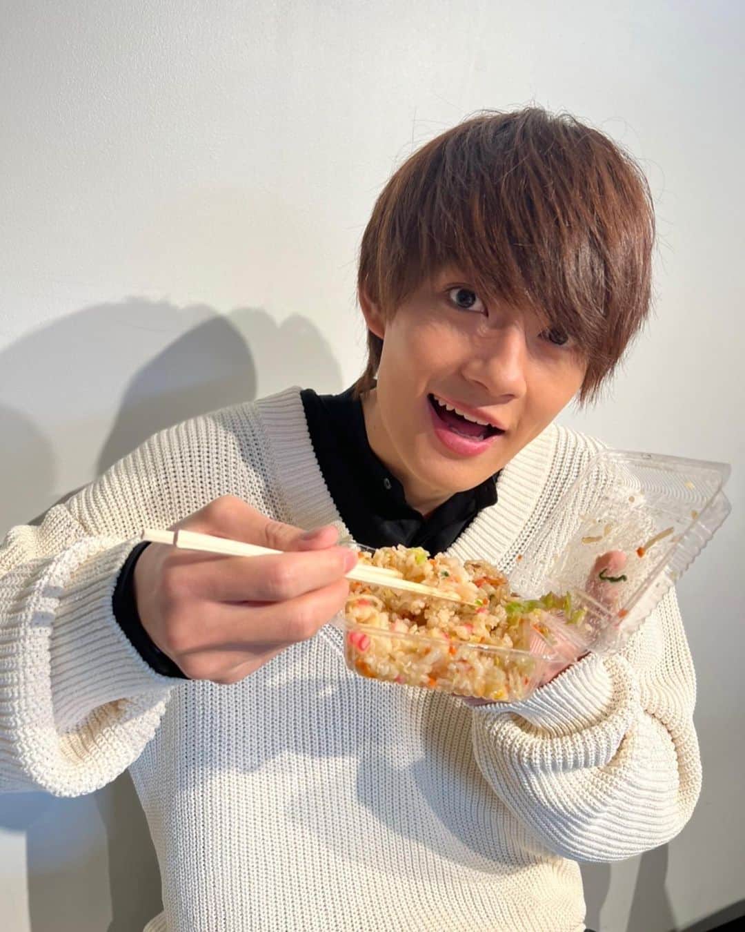 のインスタグラム：「昔からずっとお世話になってるチャーハン！  #佐野勇斗 #チャーハン #MILK」