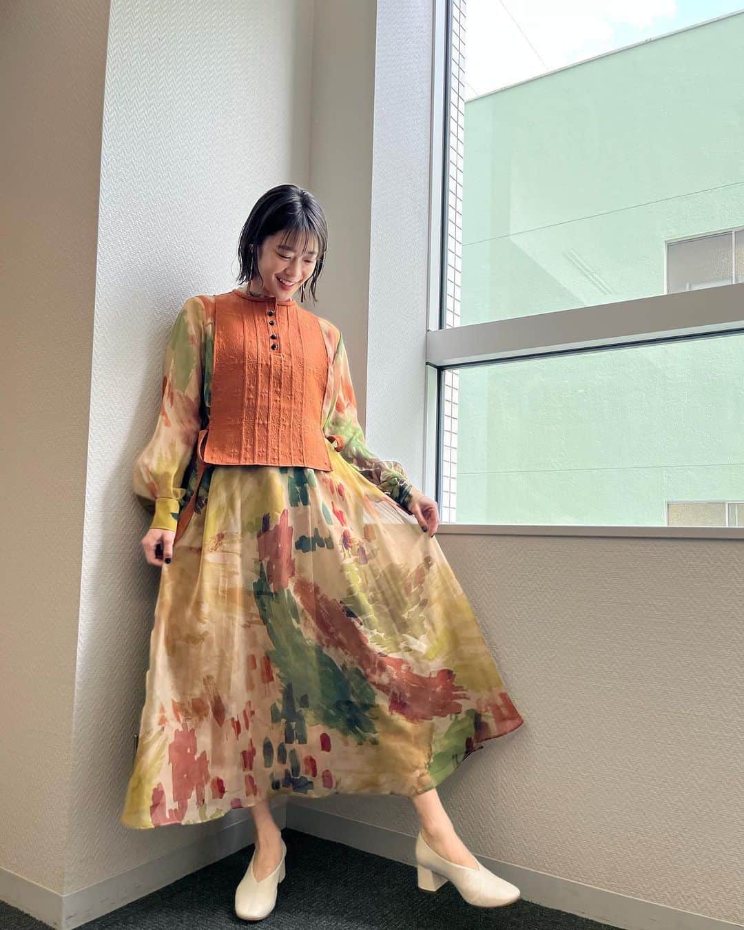 加村真美のインスタグラム：「今週のデビル衣装🪐  stylist @samukashiwagi  hair&make @kei_y_hm」