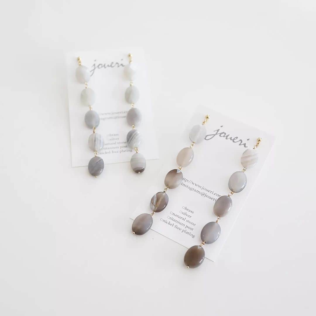 joueri accessory by Eri Sato(@satoeri626)のインスタグラム：「スモーキークォーツのグラデーションピアス 長めのピアスが気になってます (マスク引っ掛かるけど) · · #joueri#アクセサリー#ピアス#天然石#天然石ピアス#カジュアルコーデ#ハンドメイドアクセサリー#スモーキークォーツ#ロングピアス#fashion#ootd#outfit#code#coordinate#style#ファッション#コーディネート#コーデ#プチプラ#locari#partegram#カジュアル#お洒落さんと繋がりたい」