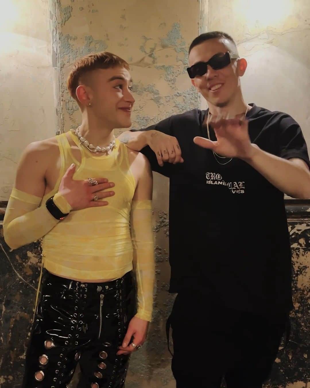 YEARS & YEARSのインスタグラム：「behind the scenes of 🔮hallucination🔮… i loved dancing in this so so much 🧜🏻‍♂️ @djregardofficial」