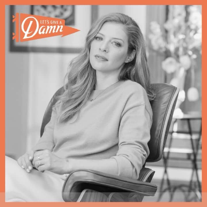 レイチェル・レフィブレのインスタグラム：「You may know @RachelleLefevre as Victoria from the Twilight Saga or maybe one of her dozens of other roles in film and TV. We know her as a friend, fellow activist, and an amazing damn-giver!  This week on the podcast, Rachelle joins @NickLaparra to talk about her tumultuous upbringing, her two amazing children, adoption, her favorite “job” so far, becoming a life coach, and more!  Click on the link in our bio to listen now or search for it in your favorite podcast app. Don’t miss this one! Share it with a friend! Do it up! Let’s go. Love y’all.  #LetsGiveADamn #Podcast #Podcasts #RachelleLefevre #DoGood #LoveOthers #BeKind #GiveADamn」