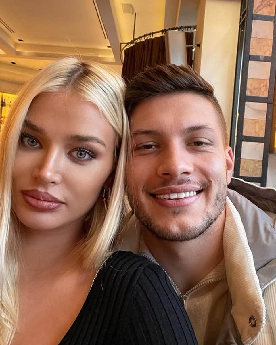 ルカ・ヨヴィッチのインスタグラム：「Da nikad ne prestanes da se smejes i cinis ovaj svet posebnim… srecan rodjendan, volim te ❤️」