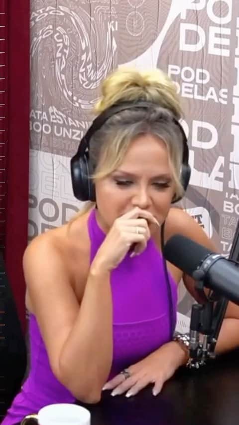 Eliana Michaelichin Bezerraのインスタグラム：「Hoje é Dia do Fã e eu gostaria de relembrar dessa ação que realizamos juntas, no dia 8 de março. Nada disso teria acontecido se não fosse a boa vontade das minhas seguidoras ao contarem sobre seus negócios nos meus stories!  Foi muito emocionante assistir o rostinho de cada uma. Eu devo tudo à vocês, mulheres corajosas e todas as famílias que me acompanham a tantos anis, muito obrigada pelo carinho de sempre! ❤️  *Trecho retirado do episódio exibido ontem no @poddelas. Assista ao restante do programa no Youtube.」