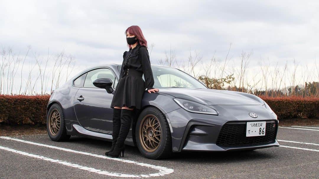のインスタグラム：「昨日公開した動画の没サムネ①  #車好き女子 #japanesegirl  #toyota #gr86 #新型86 #toyota86」