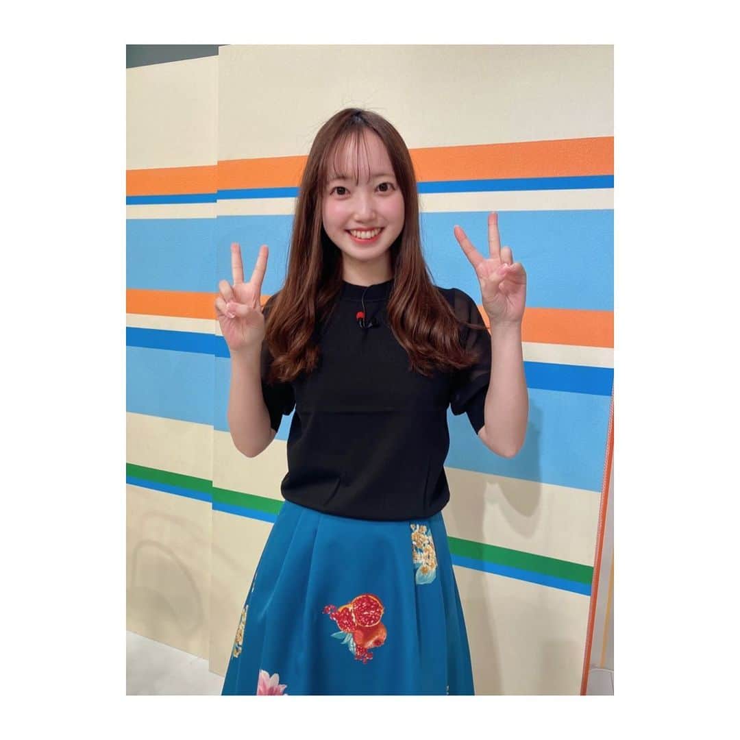 石井奏美のインスタグラム：「今日のシアワセ気分の衣装です👗 もう半袖でびっくり😳  スタジオは大丈夫でしたが寒くて外には出られなかったです笑  今日も1日お疲れ様でした💐🧸  #岡山#香川#アナウンサー」