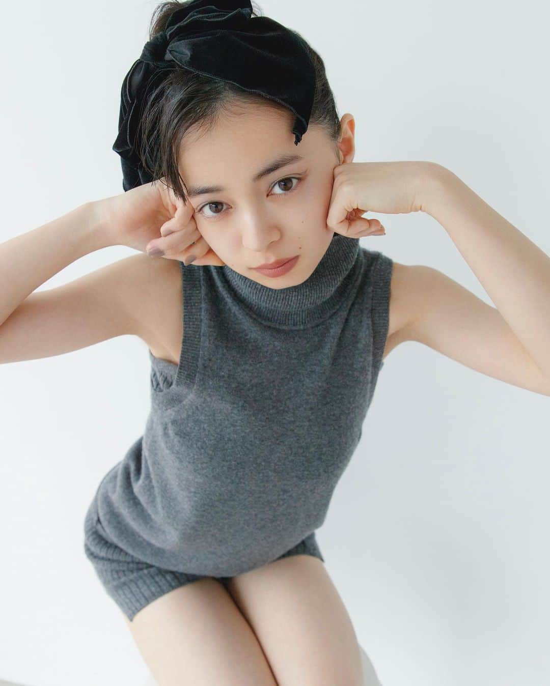 のインスタグラム：「@ar_magazine   @rie__honda  @sayoko_yoshizaki  @ishida_aya   @yasuhisa_kikuchi   #上國料萌衣 #ar #ネコ #cat #猫 #菊地泰久 #yasuhisakikuchi #beauty #makeup #shooting #fashion #portrait #photography #photographer」