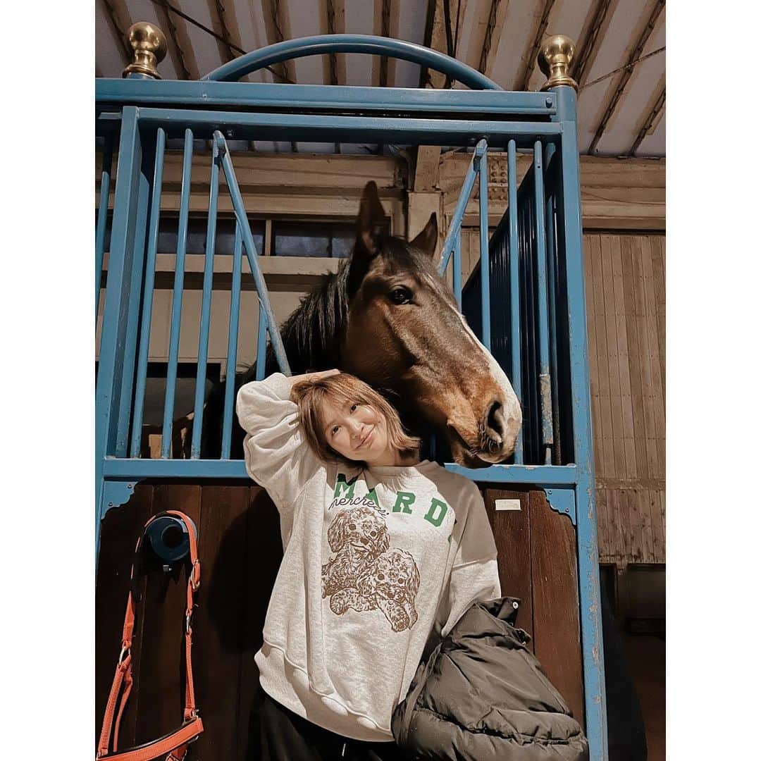 紗栄子さんのインスタグラム写真 - (紗栄子Instagram)「皆さん今日も1日お疲れ様でした🐴🌸 お馬さん達にバイバイして私もお家へ帰ります🏠🌿 @nasufarmvillage」3月19日 17時25分 - saekoofficial