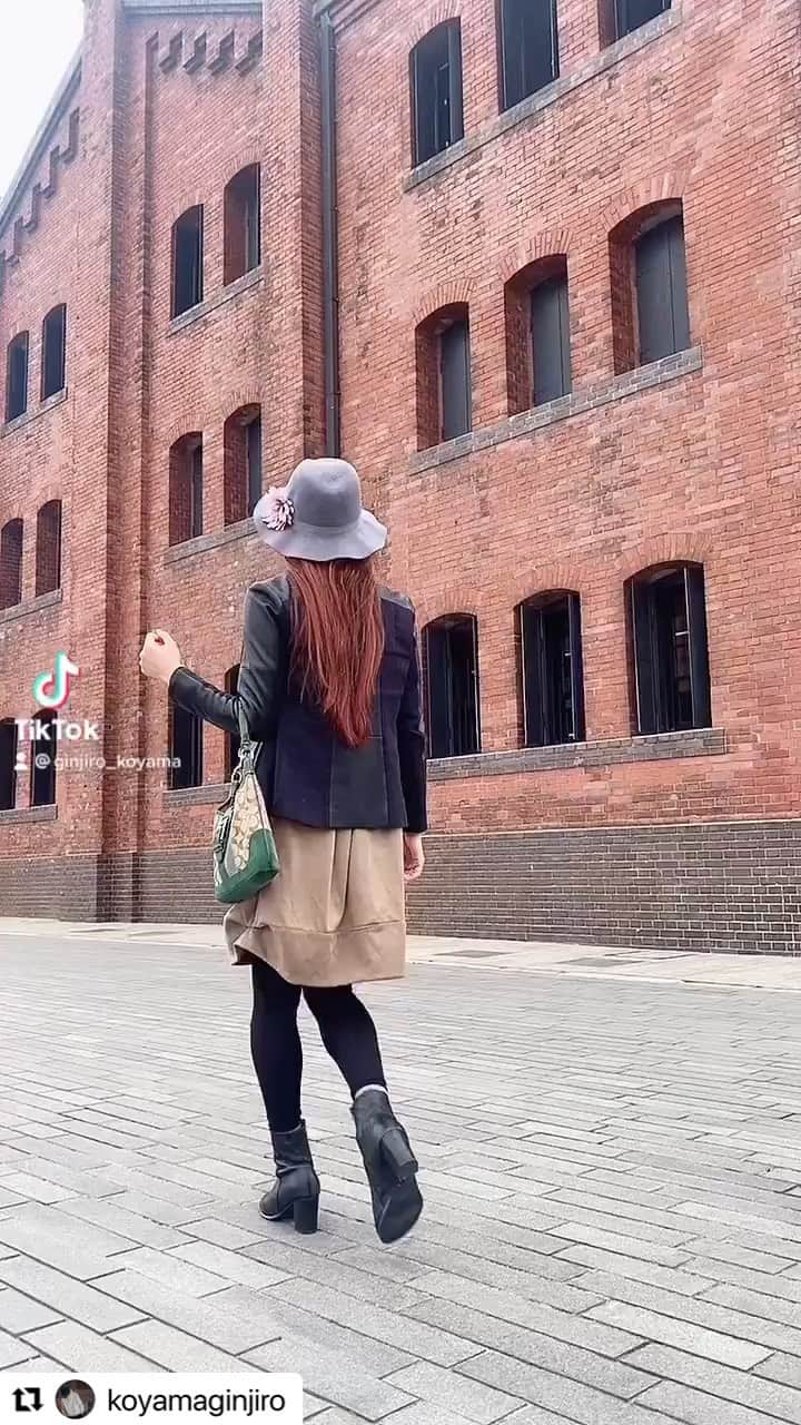 池田美千瑠のインスタグラム：「今、世間をざわつかせてるあの「背中男」の銀ちゃんのTikTokに参加❗️  【背中男❌スパイダーマン🕷】という夢のコラボ💕  出番のないスパイダーマン🕷w  ✳︎背面だけでなく心も素敵✨ ✳︎スパイダーマンは本当にヒーロー✨☺️ ✳︎チル＆トモも参加  @koyamaginjiro  @takemix5271  @tomokazu1207  @michiruikeda.official   #背中男 #スパイダーマン #出番なしw #ひったくり#spiderman #tiktok #人気動画 #人気 #tiktoker #チル友 #コラボ #バズり動画 #良い人 #最高 #キャスト #コラボ #chill #チル #池田美千瑠」