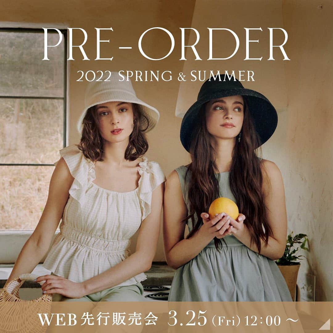 eimy istoireさんのインスタグラム写真 - (eimy istoireInstagram)「.⁣ 2022 SPRING & SUMMER⁣ WEB先行販売会 開催決定✨⁣ 3/25 (金) 12:00~ Coming Soon…🕊⁣ ⁣ --------------------⁣ WEB先行販売会対象アイテムなどの詳細情報は、⁣ 後日公開いたします♡⁣ ⁣ 新店舗にご来店いただけないお客様にも⁣ 少しでも喜んでいただきたいと思い、⁣ この度開催させていただきます✨⁣  今回のノベルティなんと•••  ディレクターのMANAMIが手がける トータルビューティーケアブランド“ @aiam.beauty ”の スキンケアセレクションをご用意しました💕  詳細は後日公開します!!!⁣🌈 ⁣ --------------------⁣ ⁣ また、eimyistoire公式アプリも⁣ 大変ご好評を頂いております。⁣ アプリならお気に入り商品も すぐに見つかるだけではなく、 携帯のオリジナル待受画像やアプリの オリジナルアイコンなど豊富な機能を ご用意しております✨⁣ ⁣ ダウンロードは ( @eimyistoire_official ) ⁣ プロフィールTOPにあるURLから⁣ オンラインサイトのアプリバナーをご覧ください。 ⁣ ⁣ #eimyistoire #eimy_snap #eimy_ootd #eimy⁣ #spring #2022ss #fashion #coordinate #outfit⁣ #ootd #エイミーイストワール #エイミー #アプリ #公式アプリ」3月19日 12時01分 - eimyistoire_official