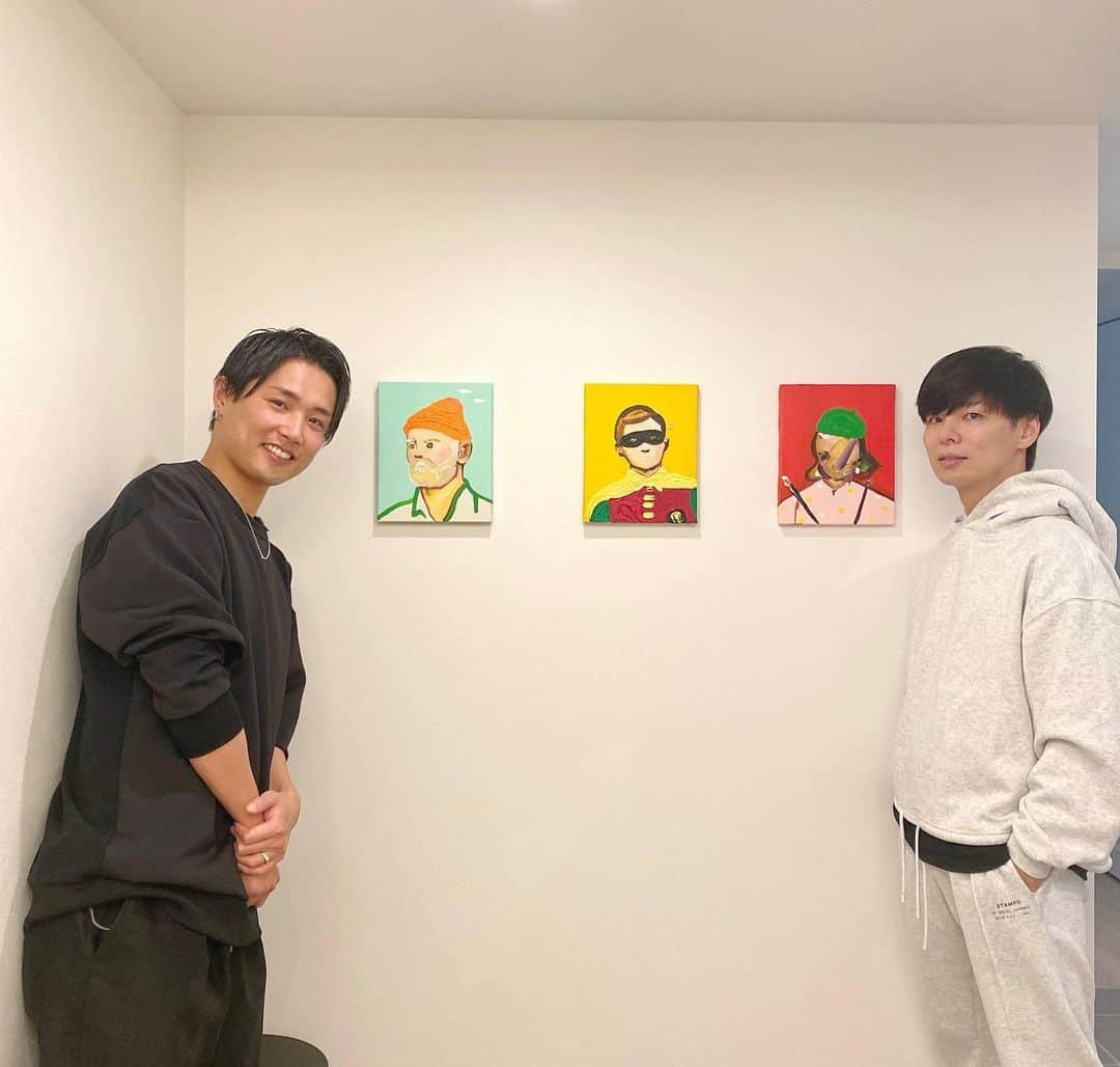村長（小顔大使）さんのインスタグラム写真 - (村長（小顔大使）Instagram)「自宅でアート眺めながら珈琲を飲むのが最高に幸せな時間です！  アーティスト @kazusamatsuyama が 自宅に訪問してくれました！ ありがとうございました☺︎  #アート#kazusamatsuyama  #アーティスト#インテリア」3月19日 13時56分 - soncho12