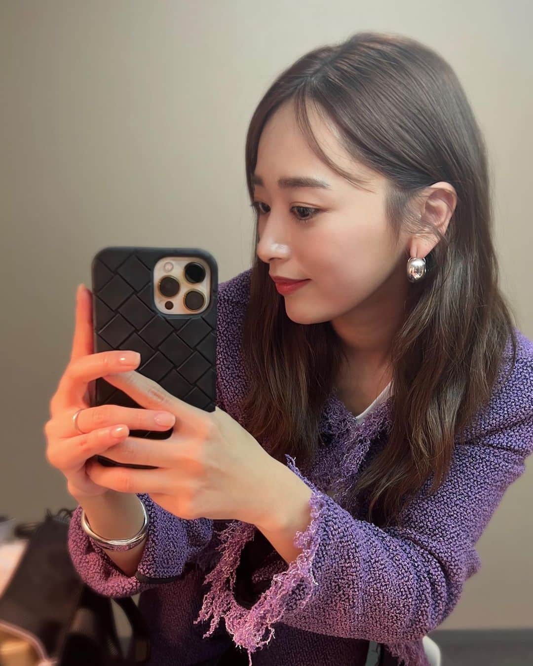 近藤千尋のインスタグラム：「昨日オンエアの衣装です😍 いろんなお洋服着れてありがたや…💕  弾丸岡山での生放送でしたが、 次はゆっくり帰りたいなぁ🥰🚅 ありがとうございました❣️  ウワサのお客さま、 @uwasa_fujitv  ちまたのジョーシキちゃん (TikTokも見てね🥰) 見逃した方は TVerでチェックしてねん🤍🤍  『ちまたのジョーシキちゃん』  ウェア @msgm @msgm_tokyo  アクセサリー @e.m.portrait  NHK『もぎたて』  ウェア @oskerthelabel @jack_joat  アクセサリー @e.m.portrait  シューズ @dianashoespress」