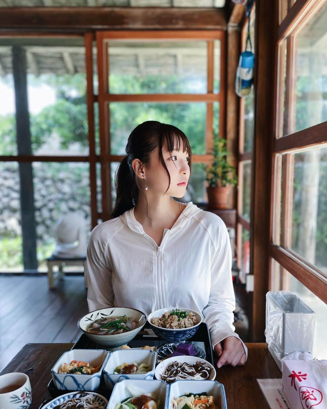 我妻ゆりかさんのインスタグラム写真 - (我妻ゆりかInstagram)「お気に入りの古民家食堂で…   #沖縄 #沖縄移住計画 #グラビア #アイドル #ポートレート #portrate」3月19日 15時13分 - wagatsuma_yurika